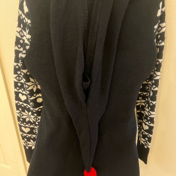 No boundaries in girls 👧  Christmas sweater - Picture 2 of 12